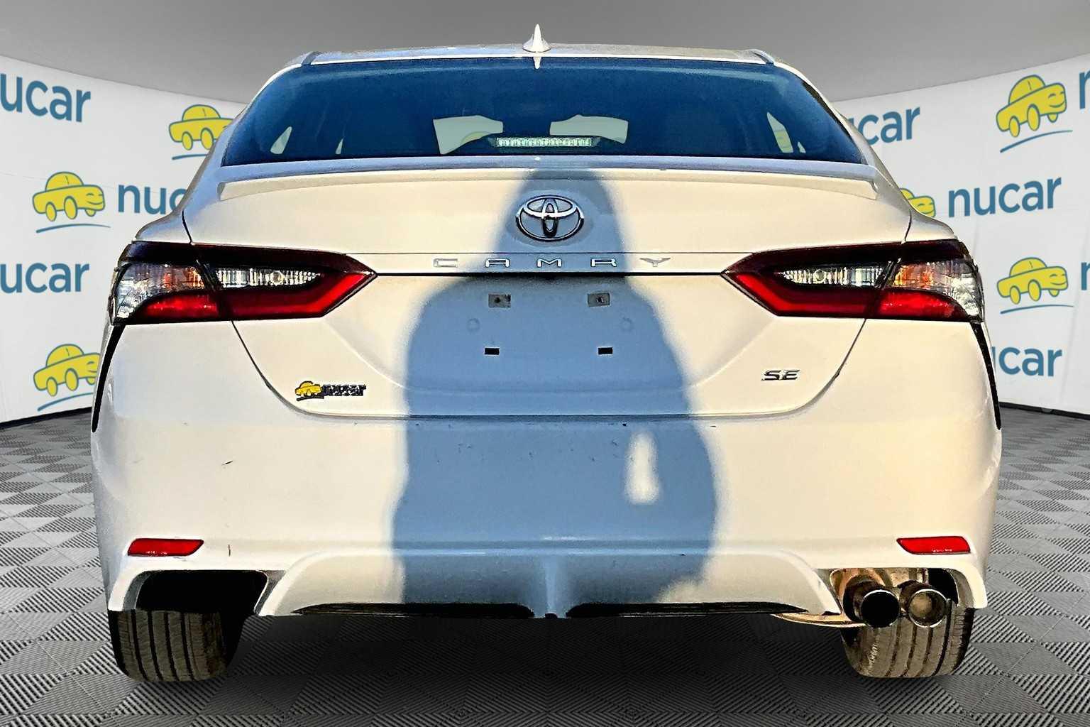 2021 Toyota Camry SE - Photo 5