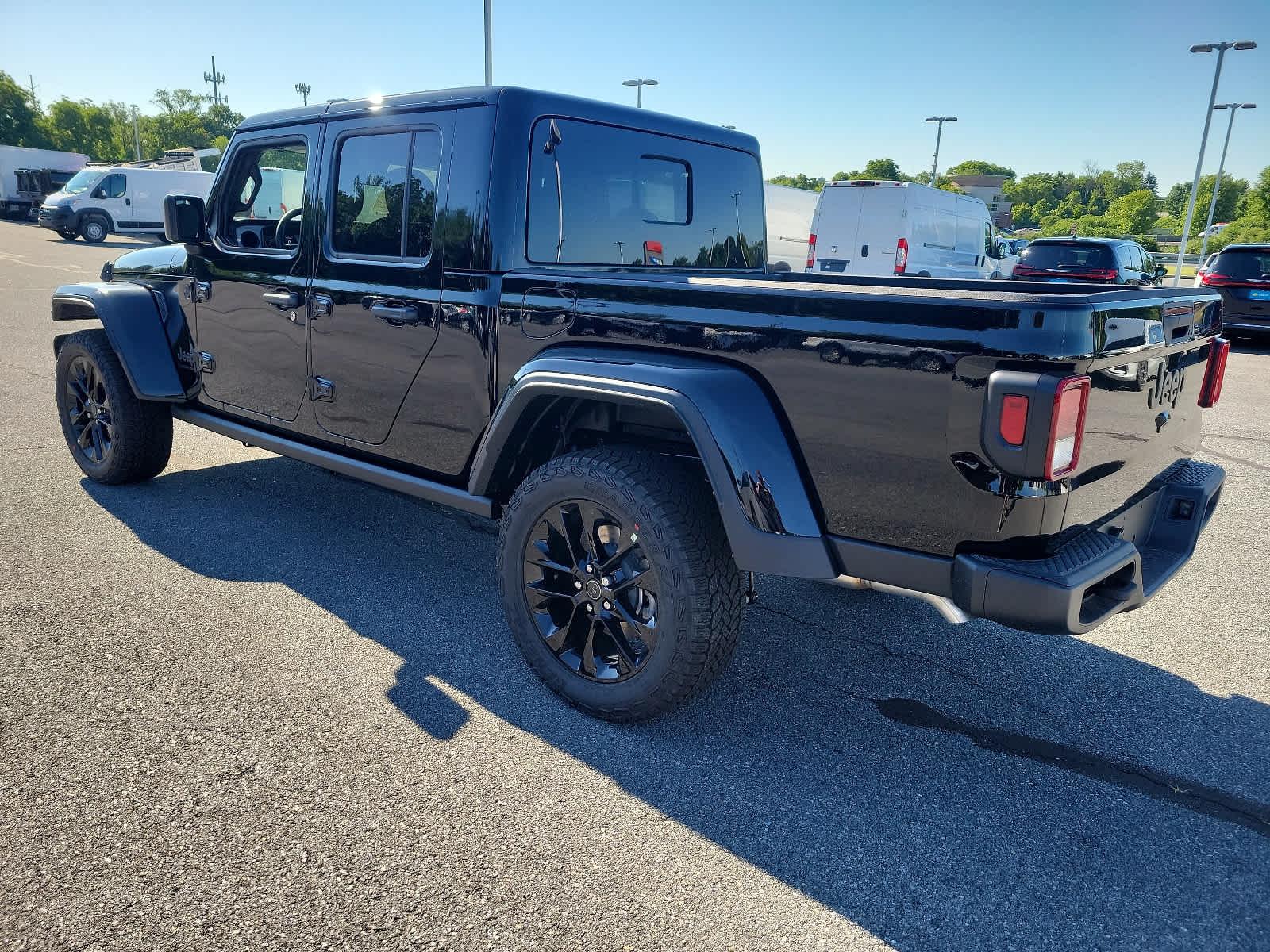 2024 Jeep Gladiator 4x4 - Photo 3