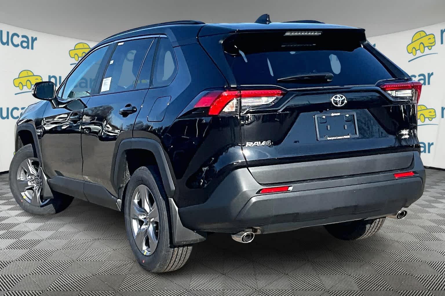 2025 Toyota RAV4 XLE - Photo 5