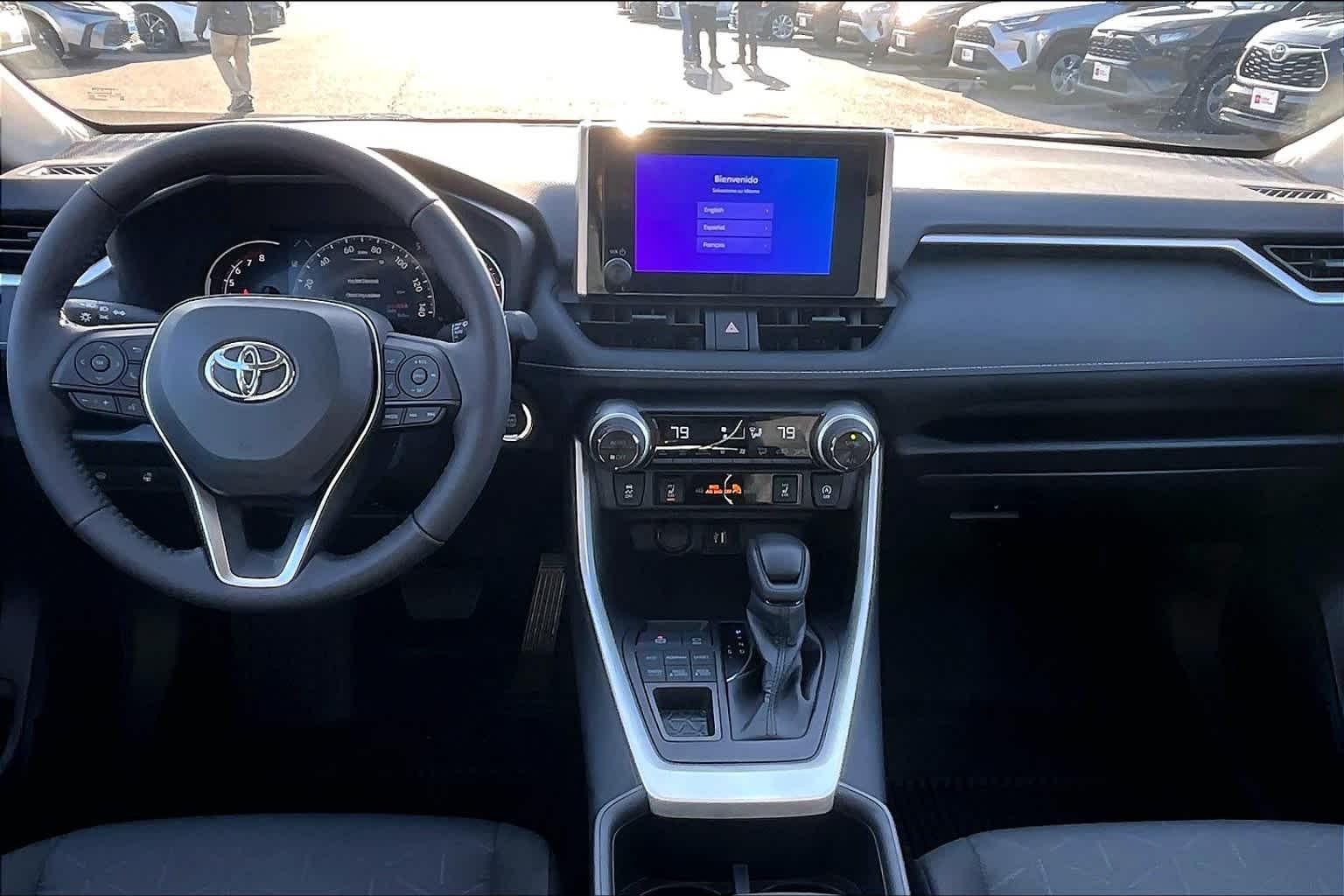 2025 Toyota RAV4 XLE - Photo 10