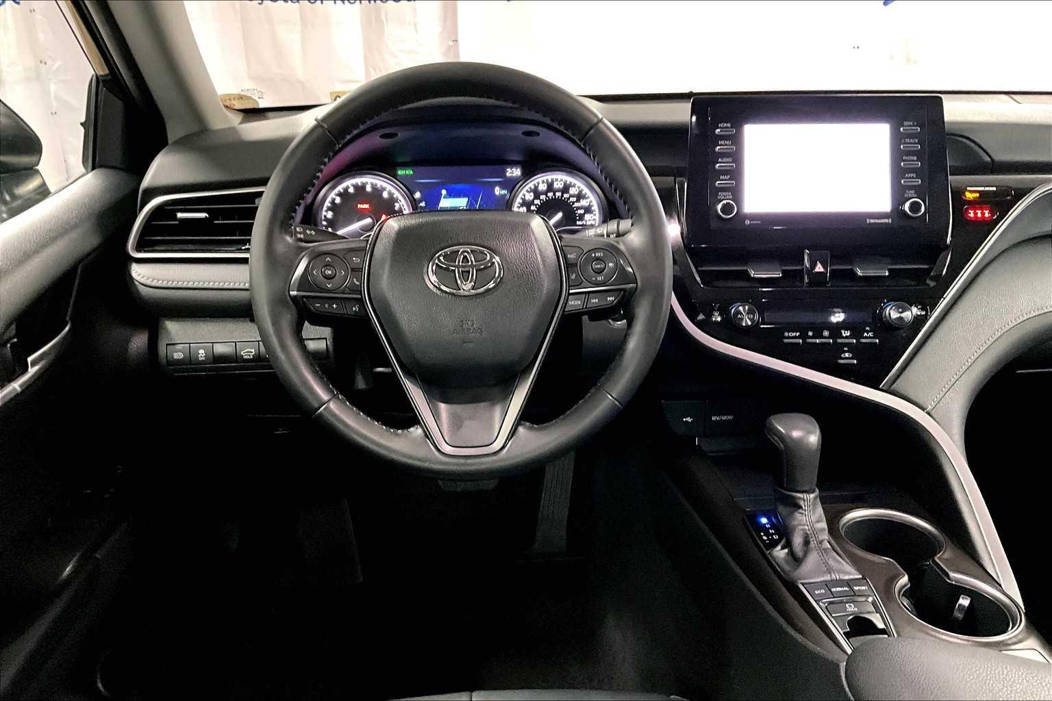 2023 Toyota Camry SE - Photo 17