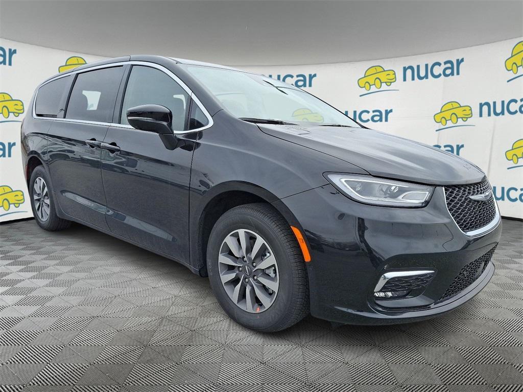 2025 Chrysler Pacifica Hybrid Select