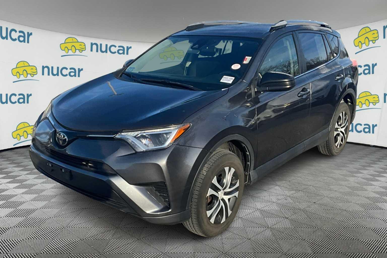 2018 Toyota RAV4 LE - Photo 3