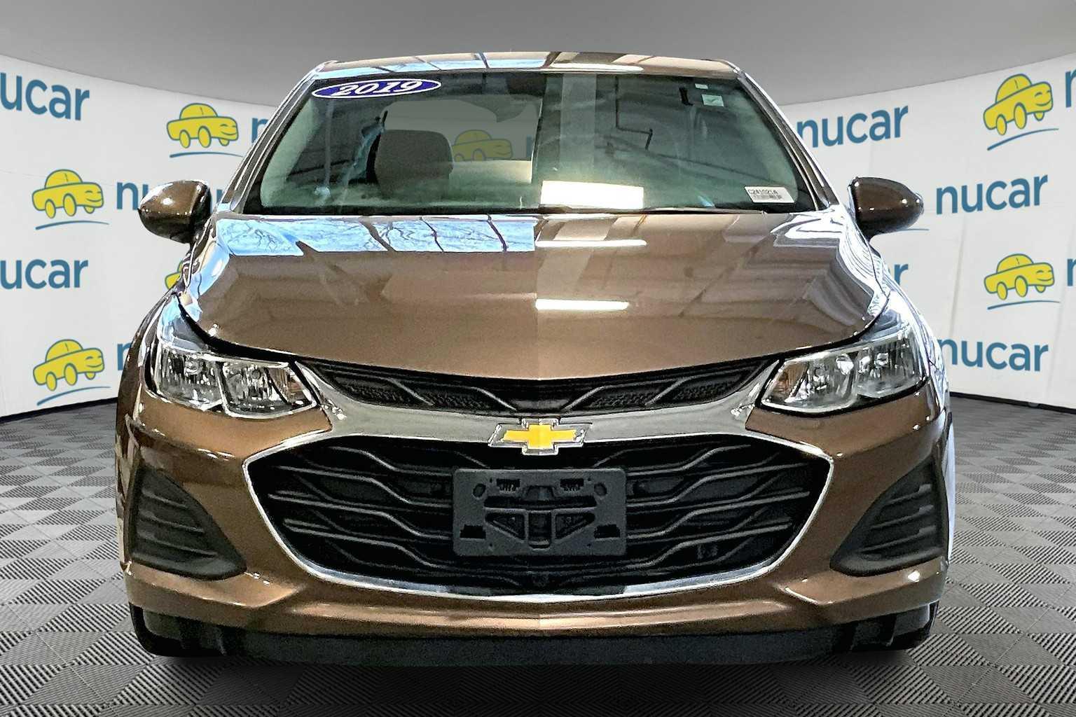 2019 Chevrolet Cruze LS - Photo 2