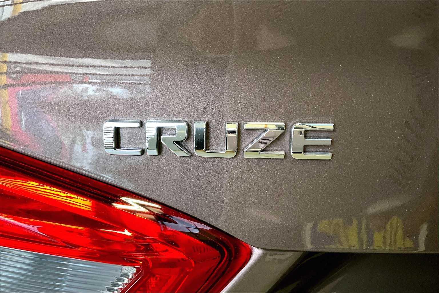 2019 Chevrolet Cruze LS - Photo 28