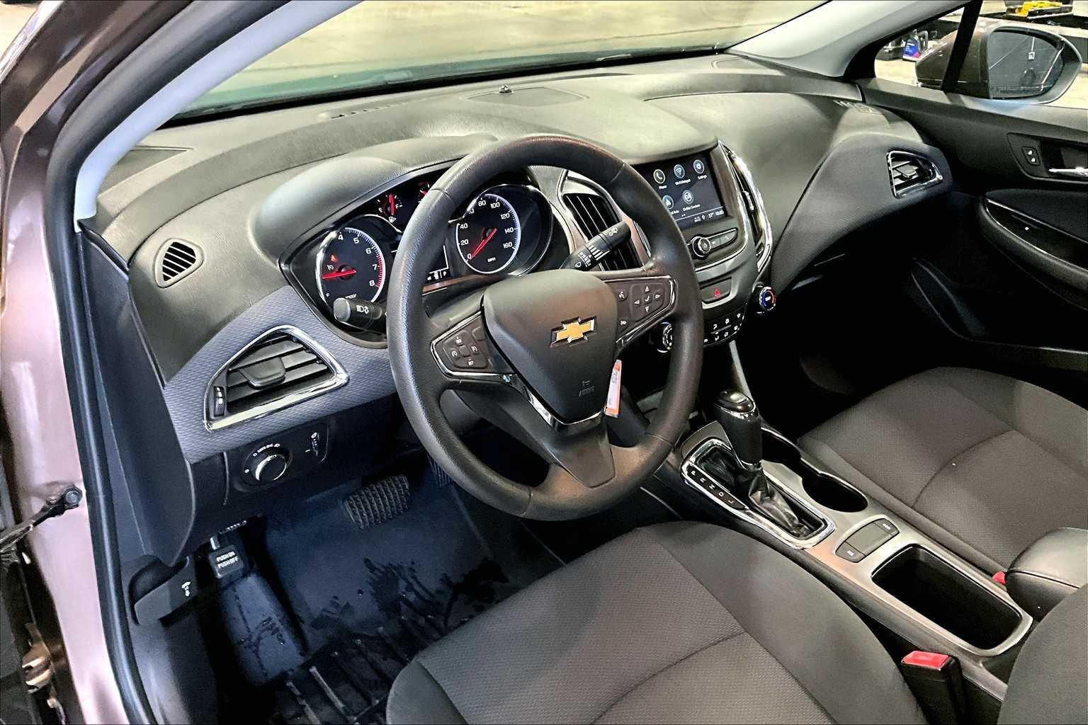 2019 Chevrolet Cruze LS - Photo 8