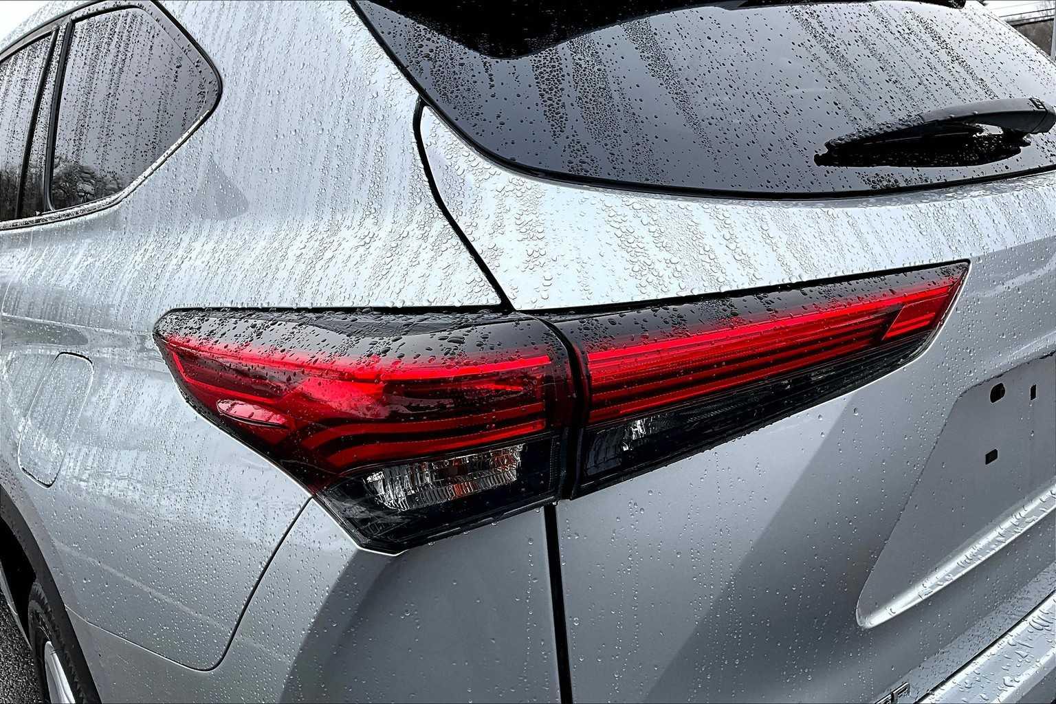 2021 Toyota Highlander LE - Photo 35