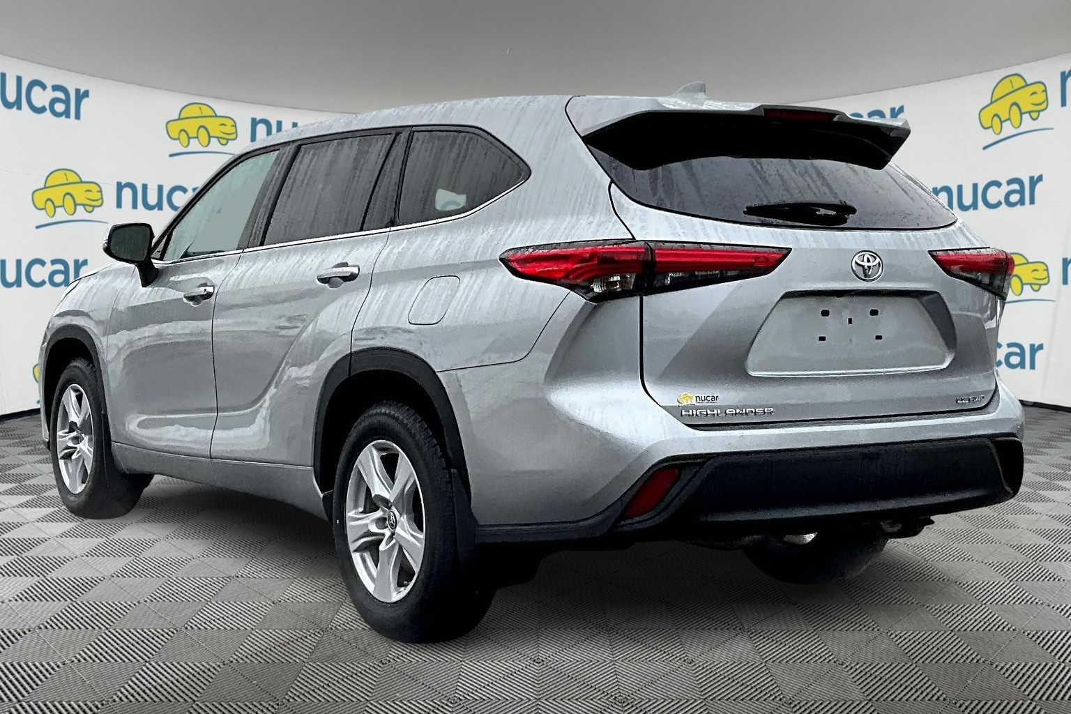 2021 Toyota Highlander LE - Photo 4