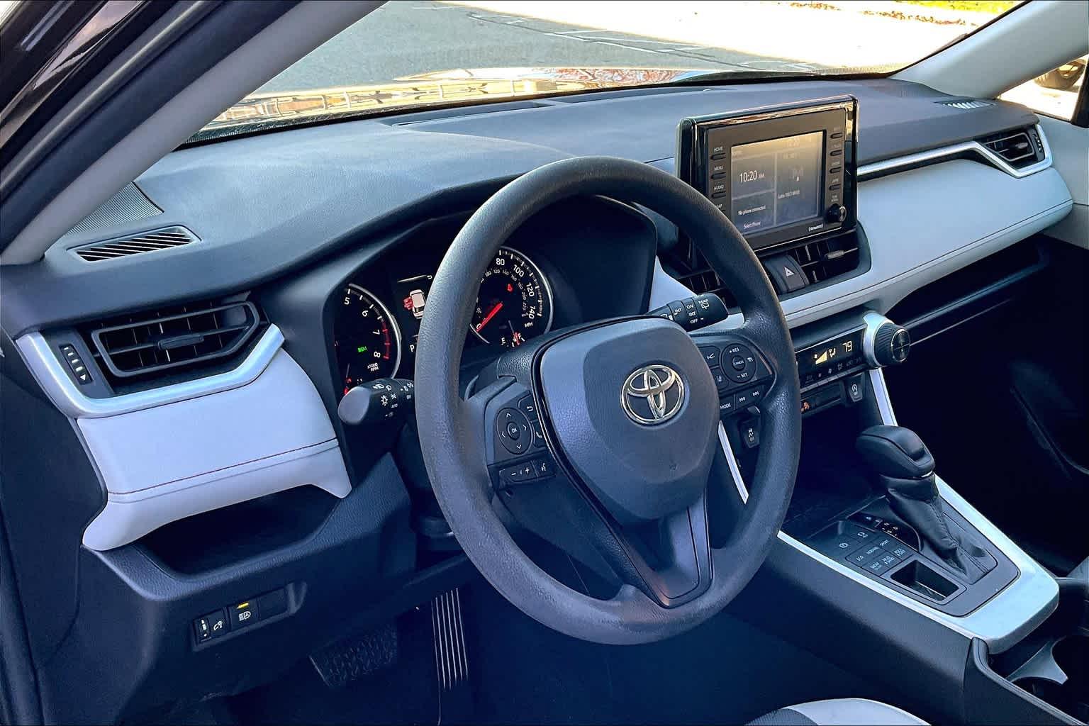 2021 Toyota RAV4 XLE - Photo 11