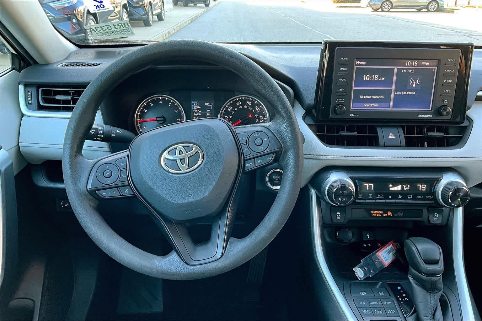 2021 Toyota RAV4 XLE - Photo 20