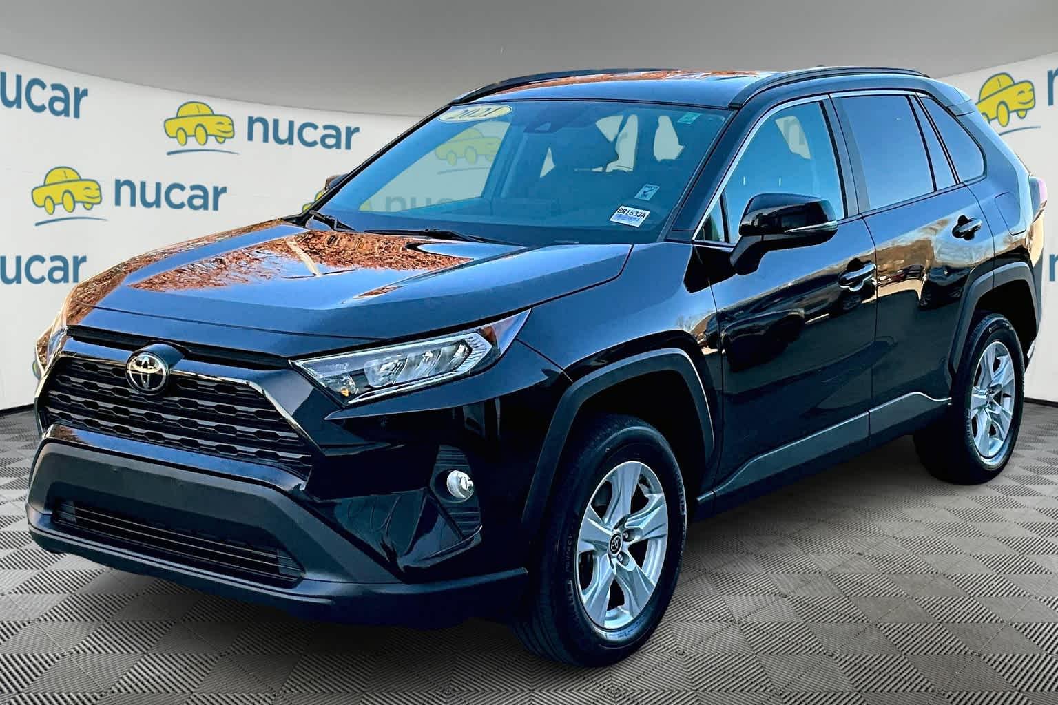 2021 Toyota RAV4 XLE - Photo 5