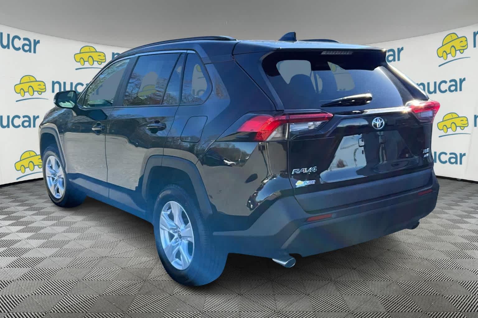 2021 Toyota RAV4 XLE - Photo 6