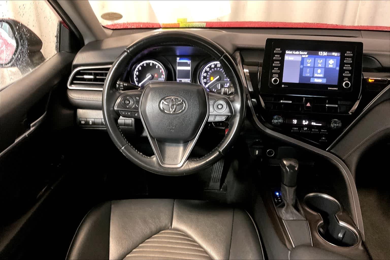 2021 Toyota Camry SE - Photo 17