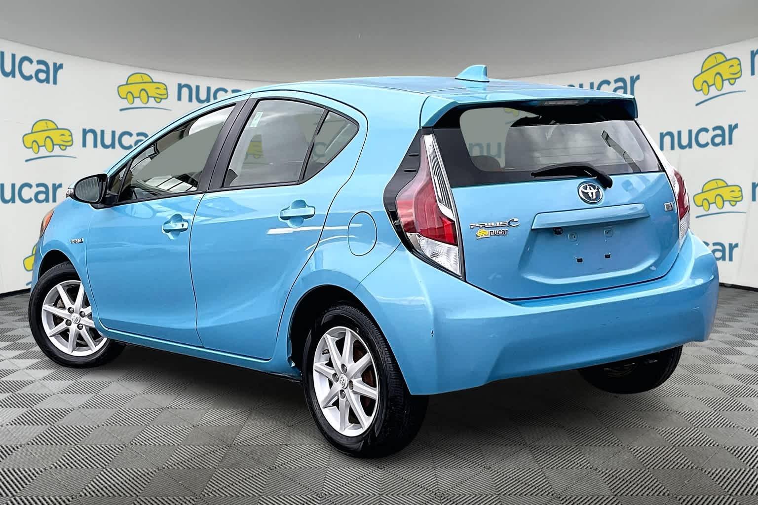 2015 Toyota Prius c Three - Photo 4