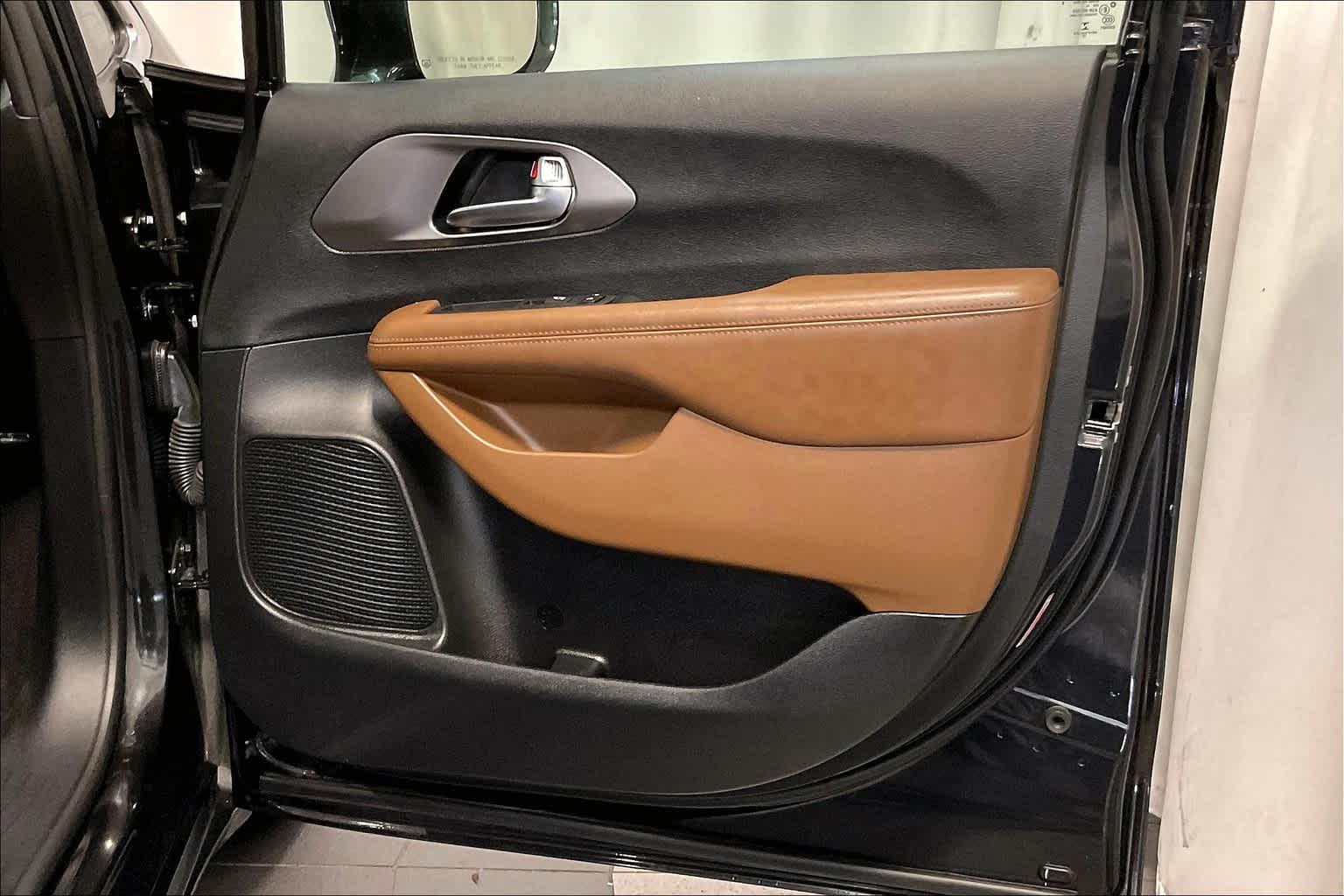 2019 Chrysler Pacifica Limited - Photo 12