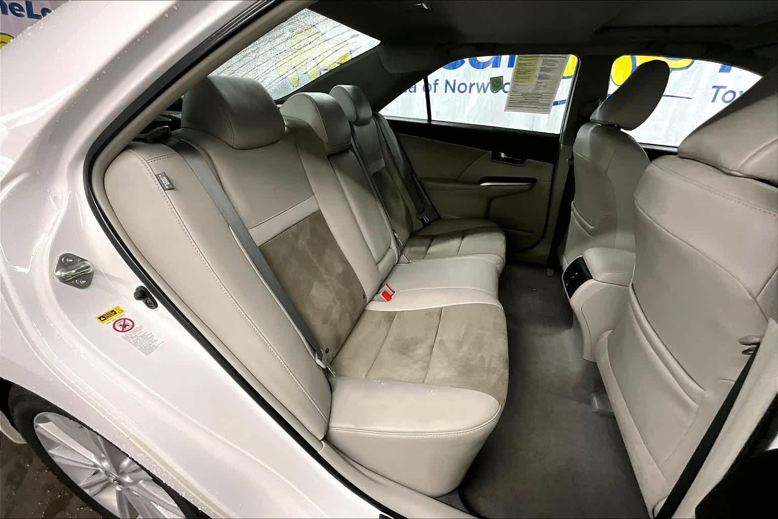 2014 Toyota Camry Hybrid XLE - Photo 16