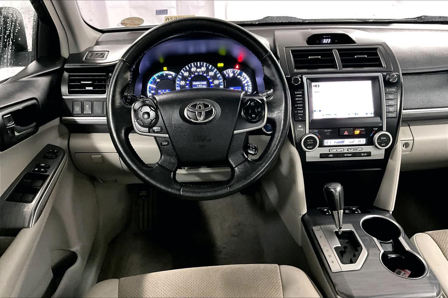 2014 Toyota Camry Hybrid XLE - Photo 17