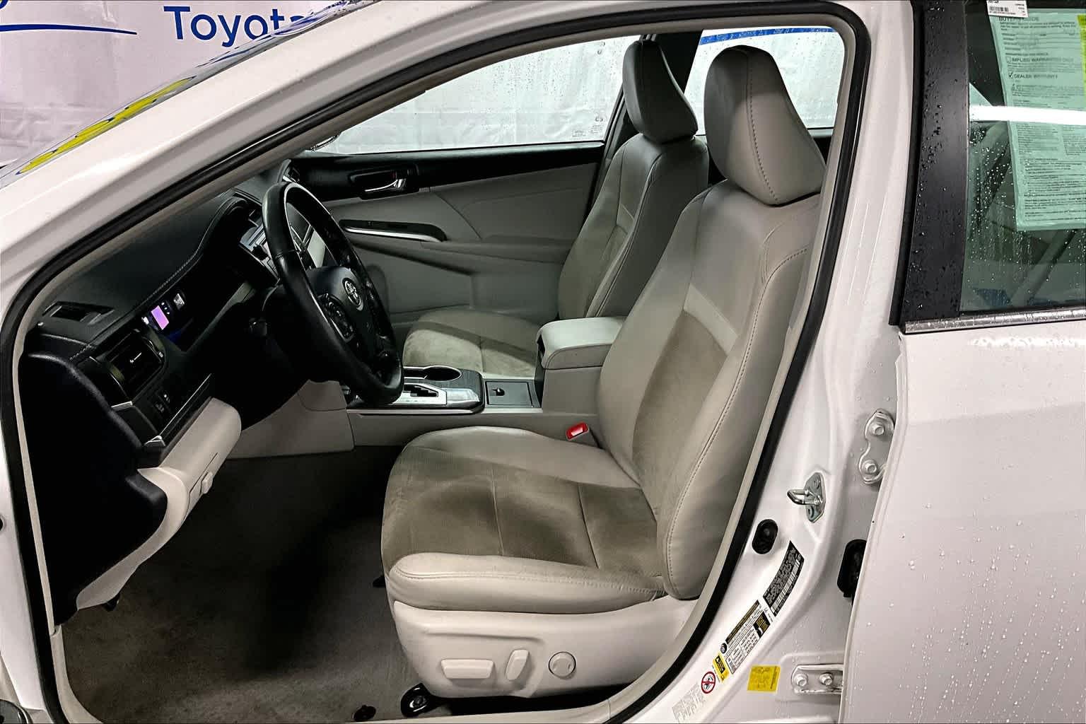 2014 Toyota Camry Hybrid XLE - Photo 10