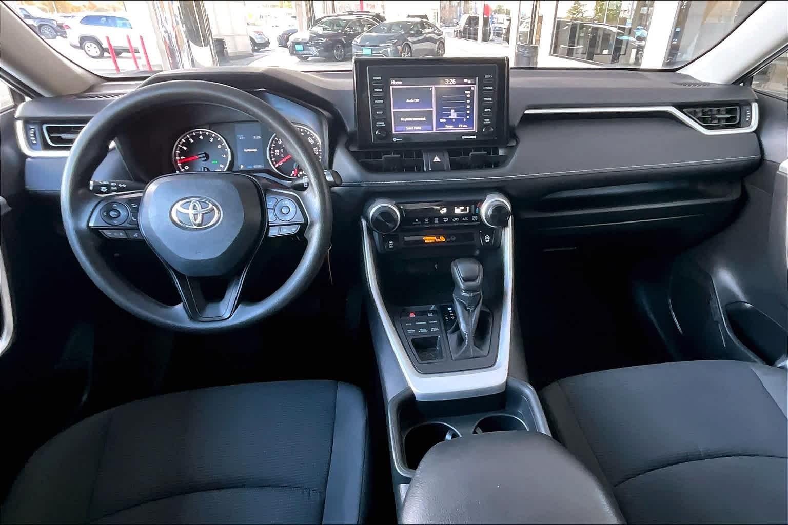 2020 Toyota RAV4 LE - Photo 21