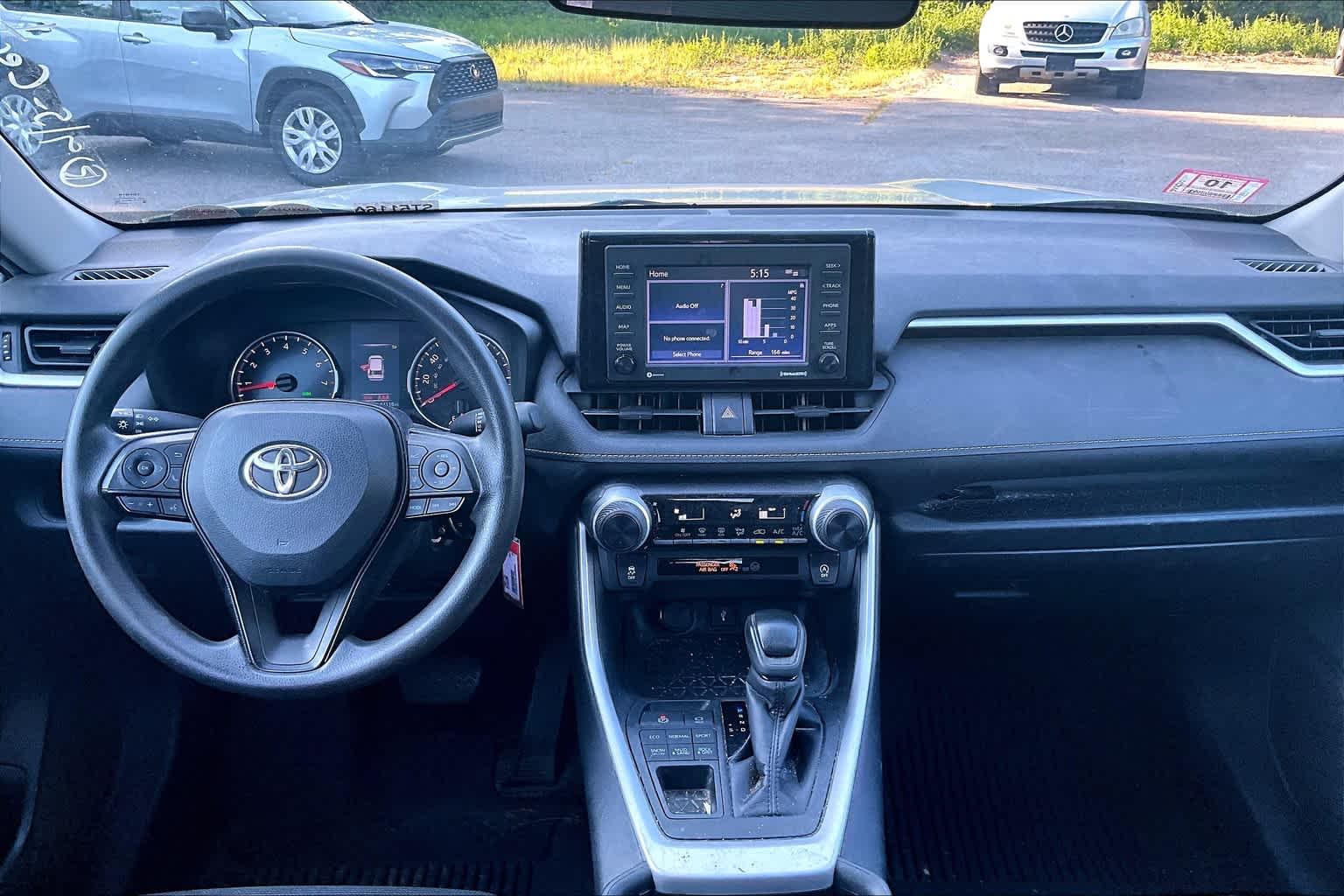 2020 Toyota RAV4 LE - Photo 7