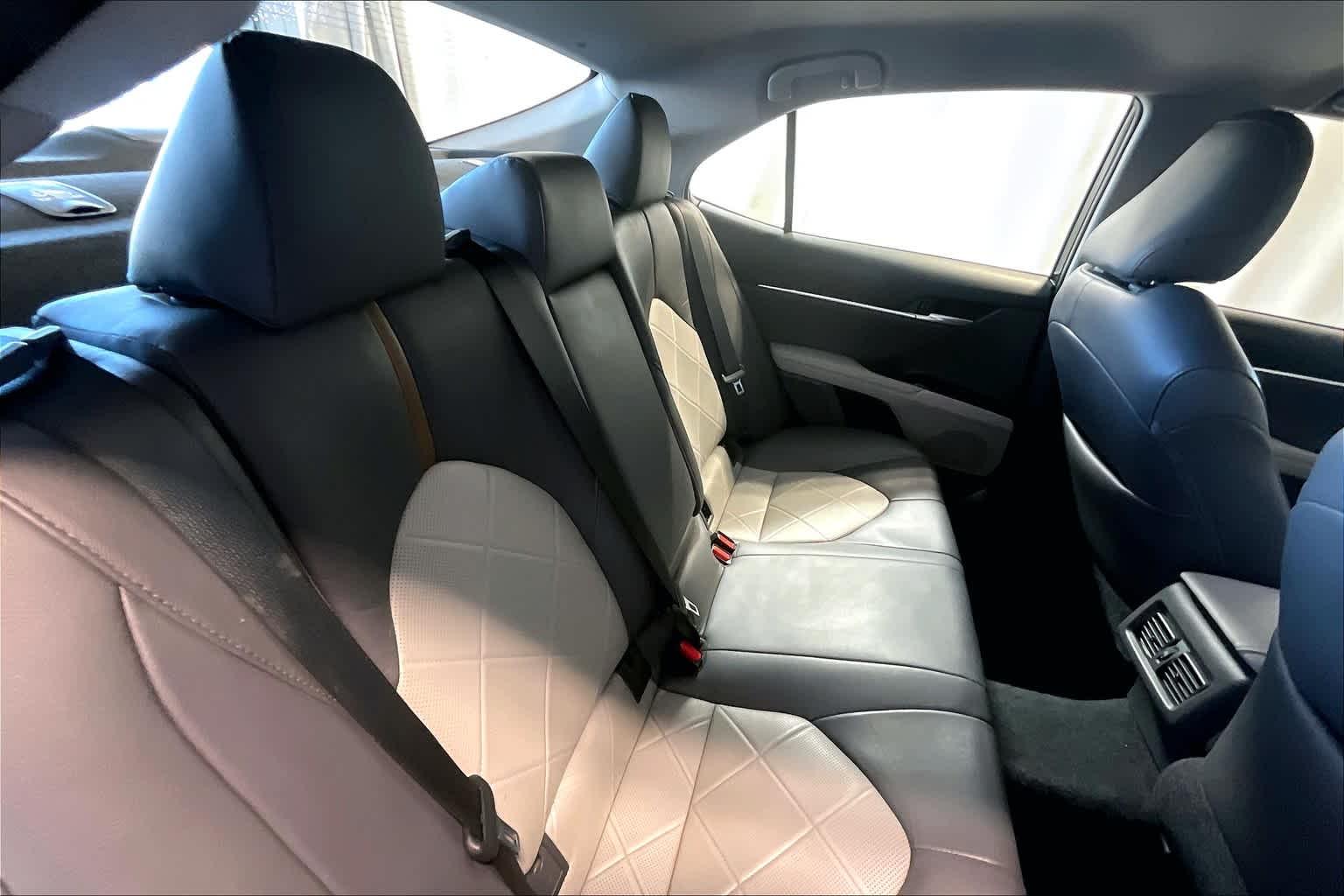 2018 Toyota Camry XLE - Photo 16