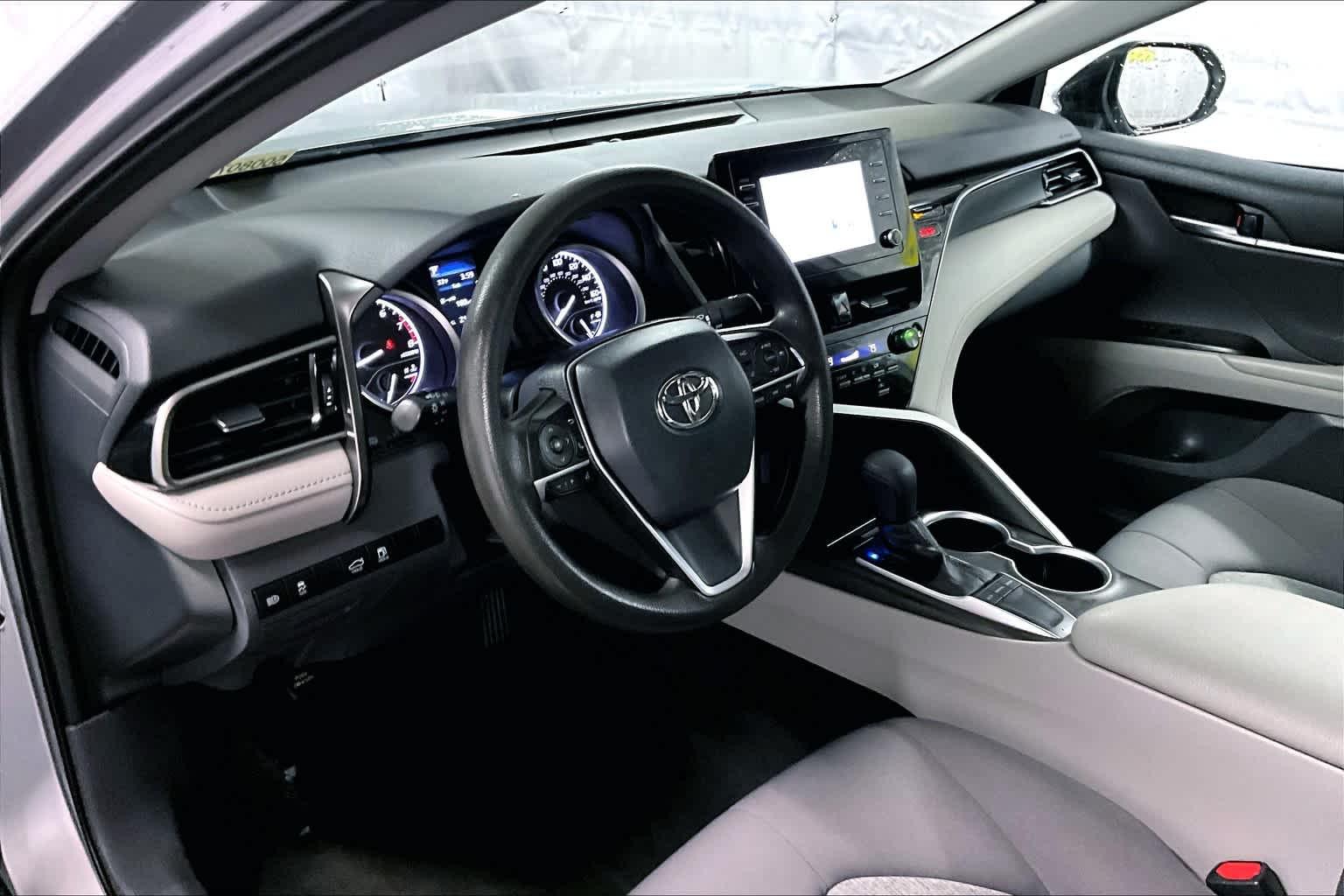 2022 Toyota Camry LE - Photo 8