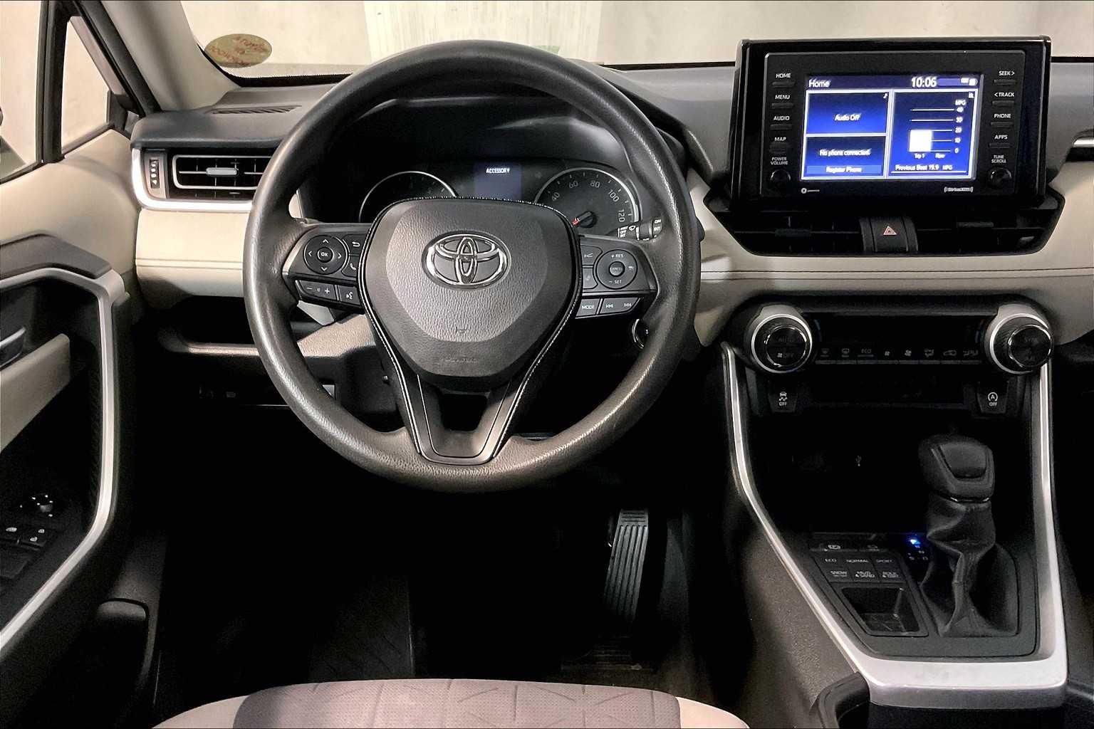 2021 Toyota RAV4 XLE - Photo 17