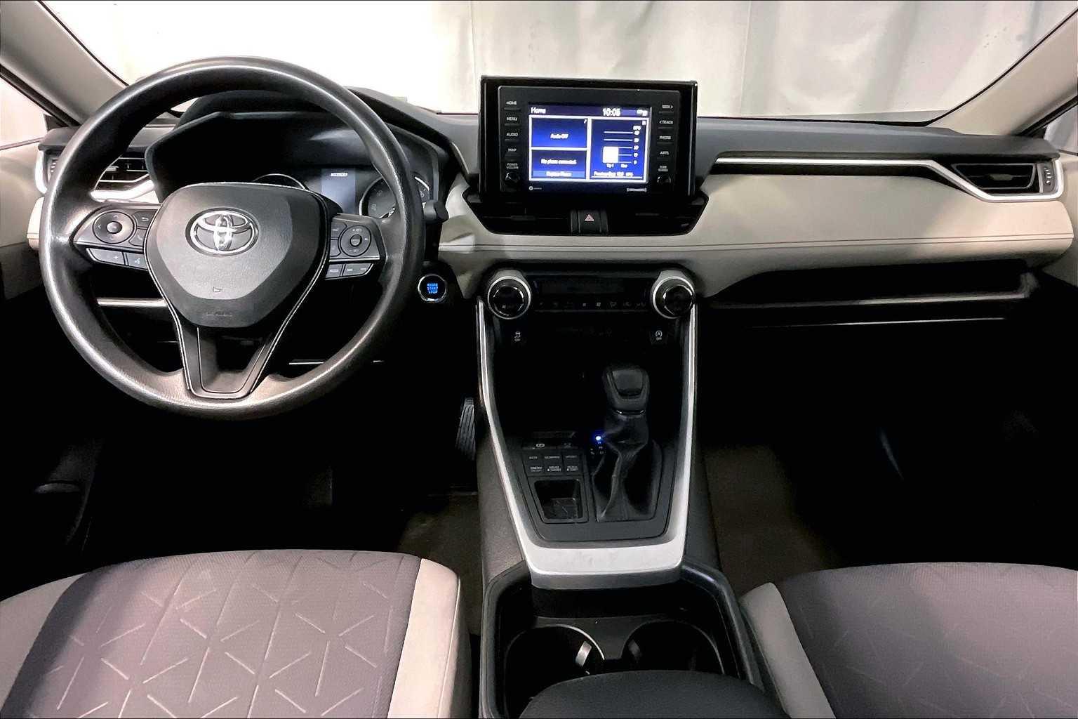 2021 Toyota RAV4 XLE - Photo 21