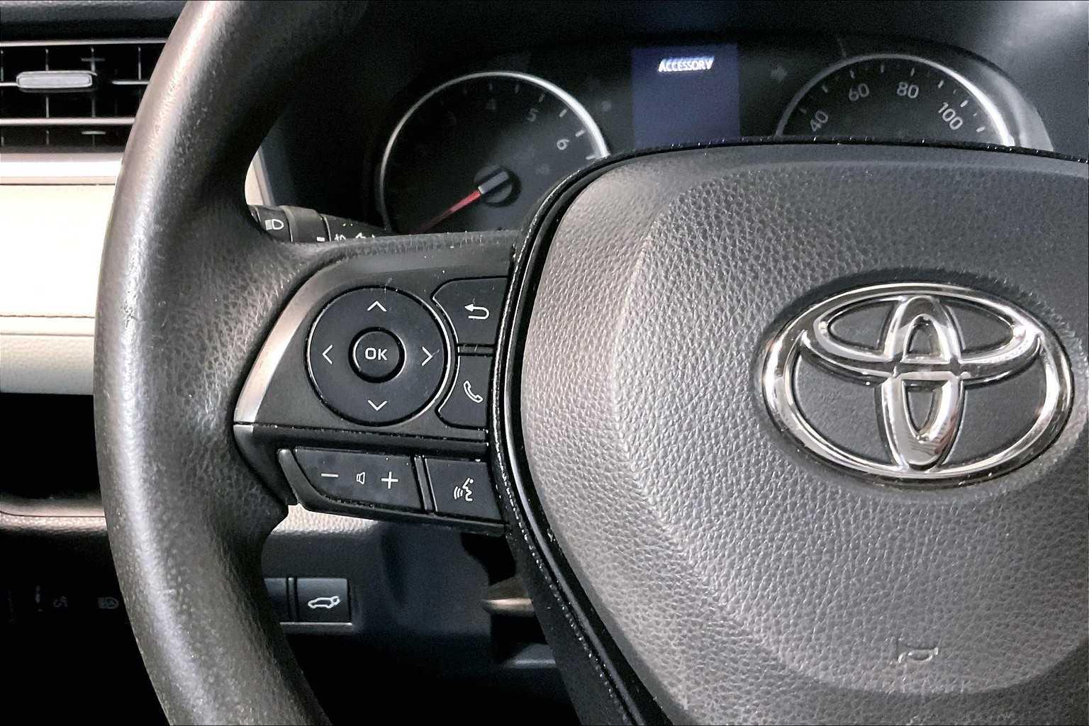 2021 Toyota RAV4 XLE - Photo 23