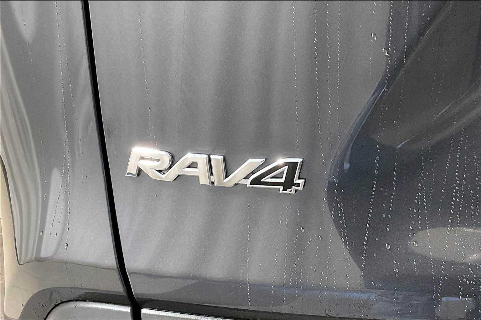 2021 Toyota RAV4 XLE - Photo 29