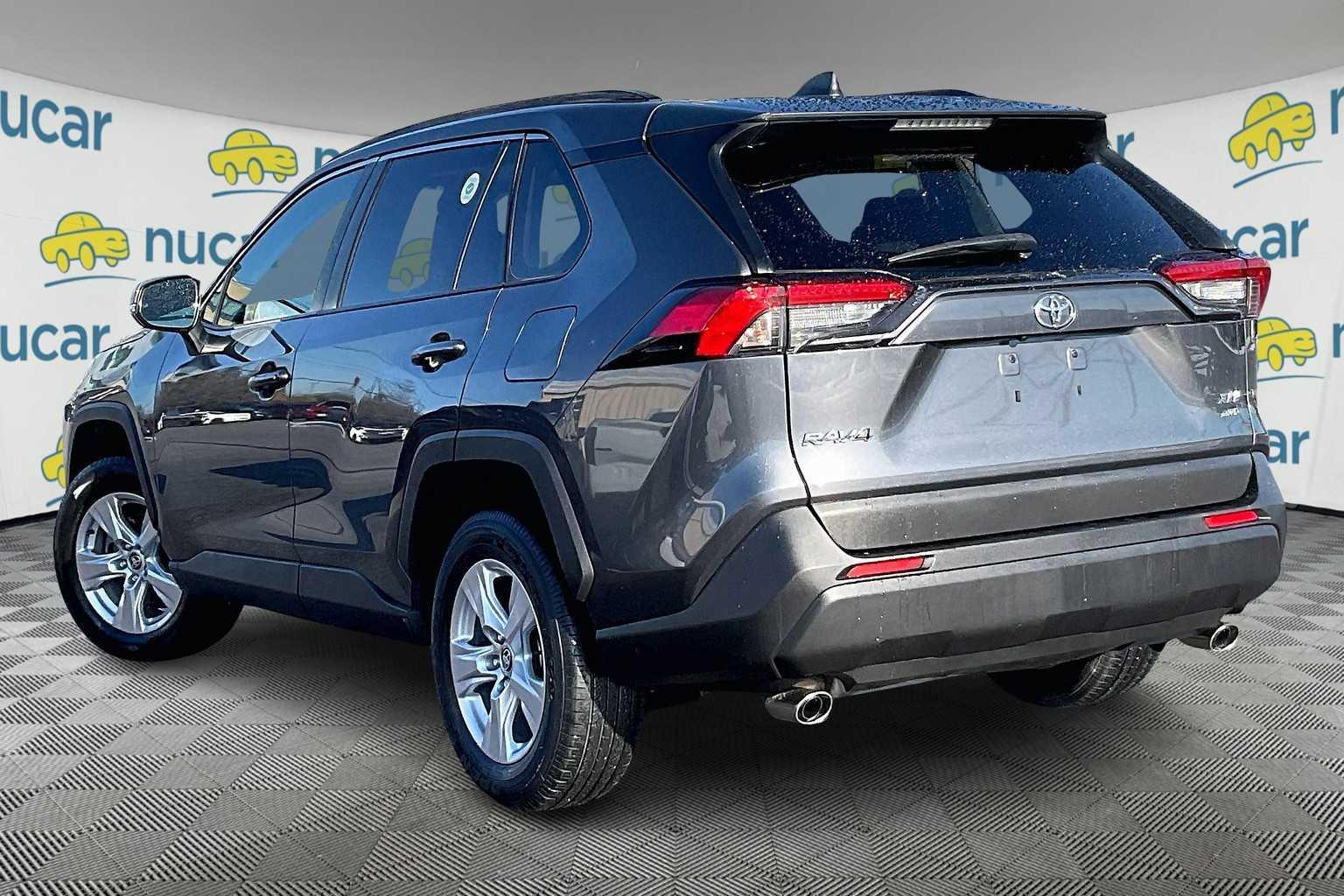 2021 Toyota RAV4 XLE - Photo 4