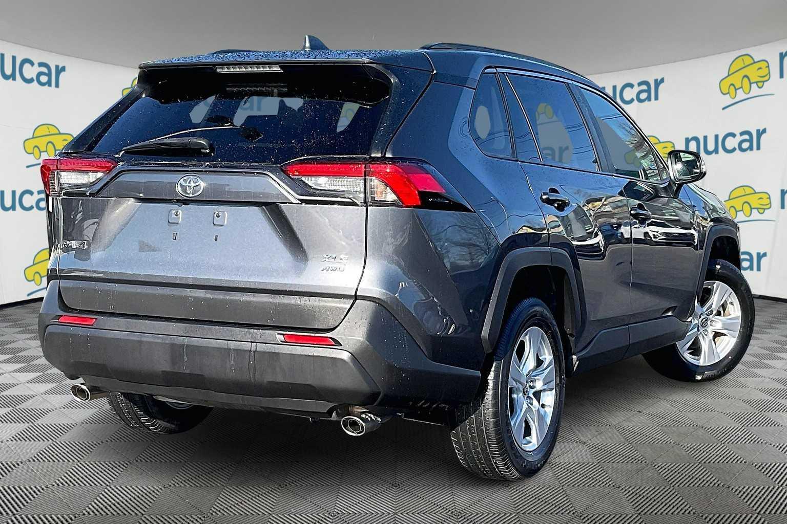 2021 Toyota RAV4 XLE - Photo 6