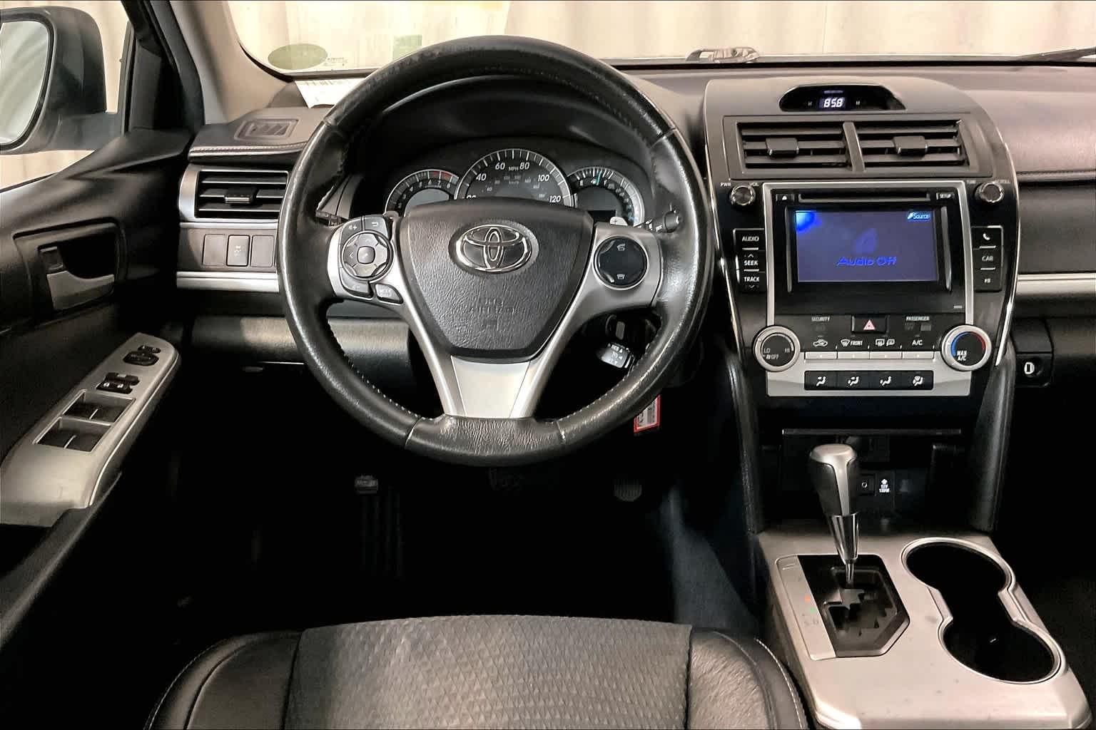 2014 Toyota Camry SE - Photo 17