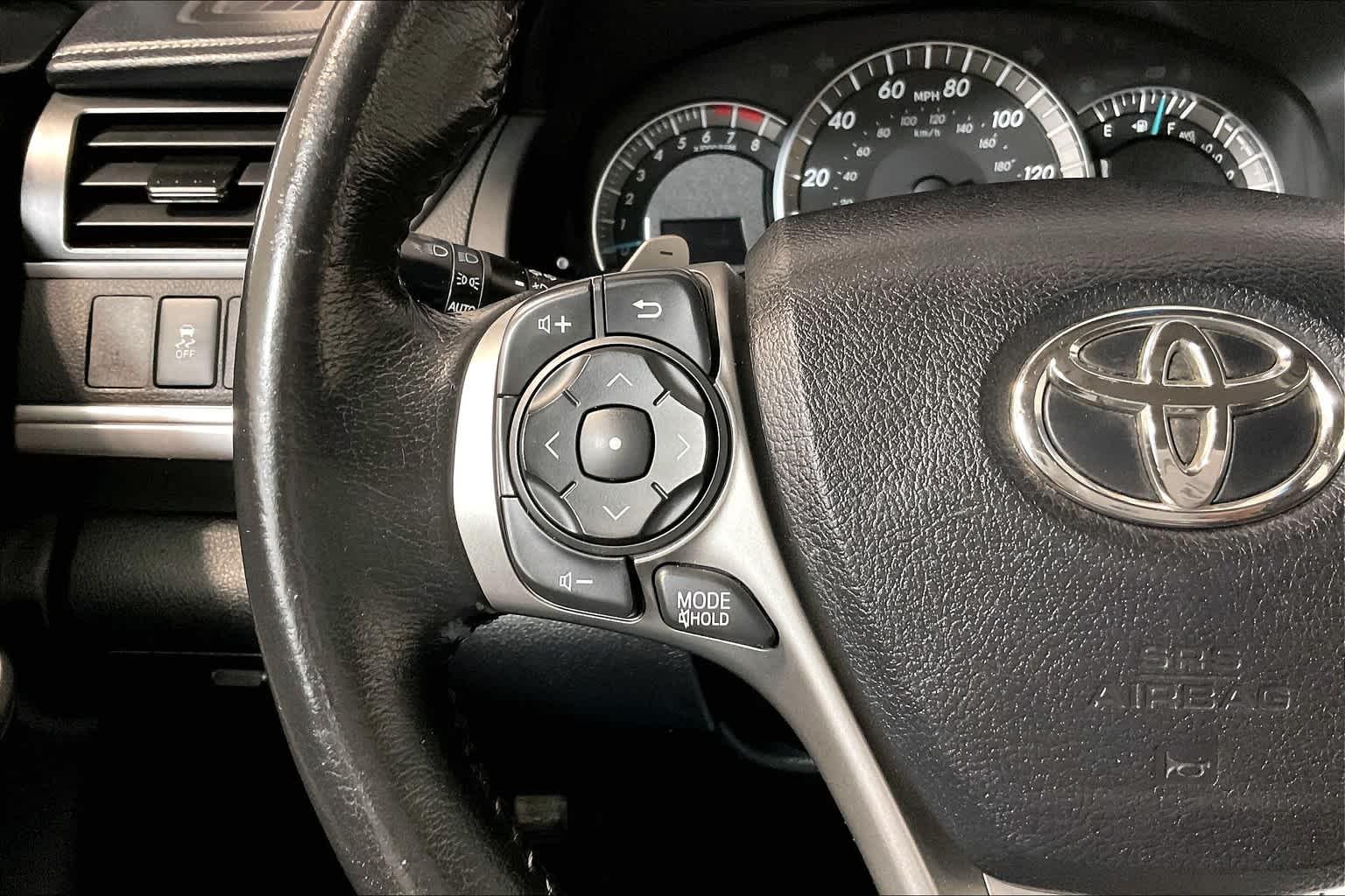 2014 Toyota Camry SE - Photo 22
