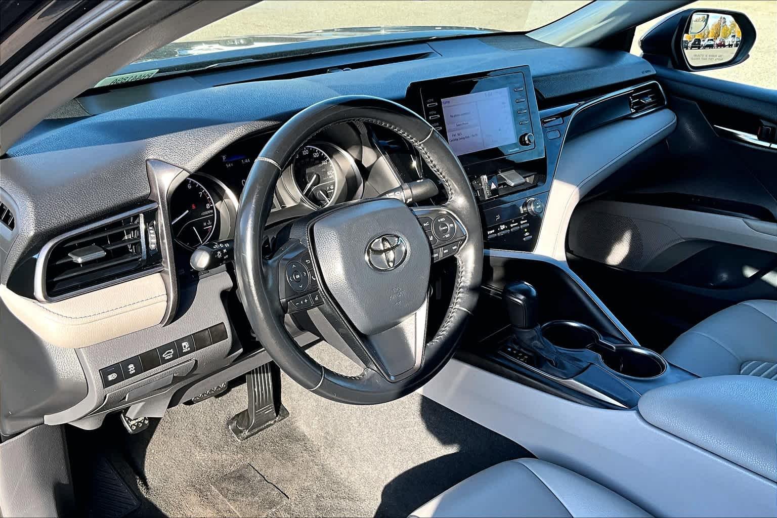 2021 Toyota Camry SE - Photo 8