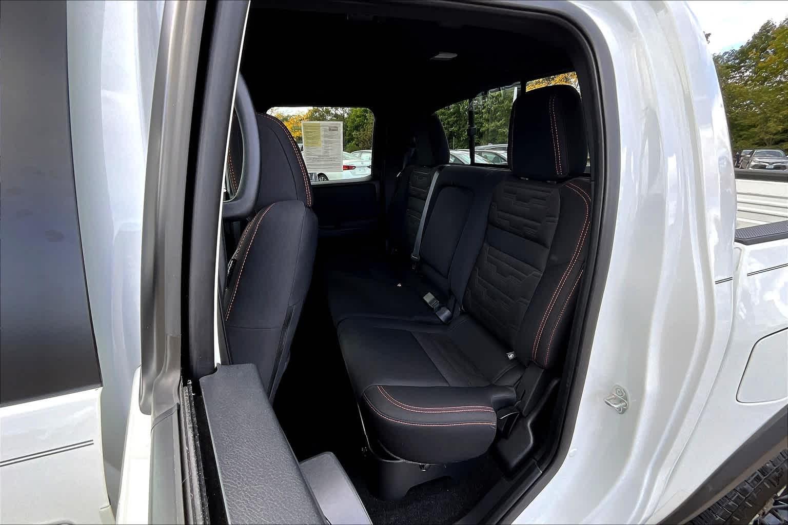 2022 Nissan Frontier PRO-4X Crew Cab 4x4 Auto - Photo 15