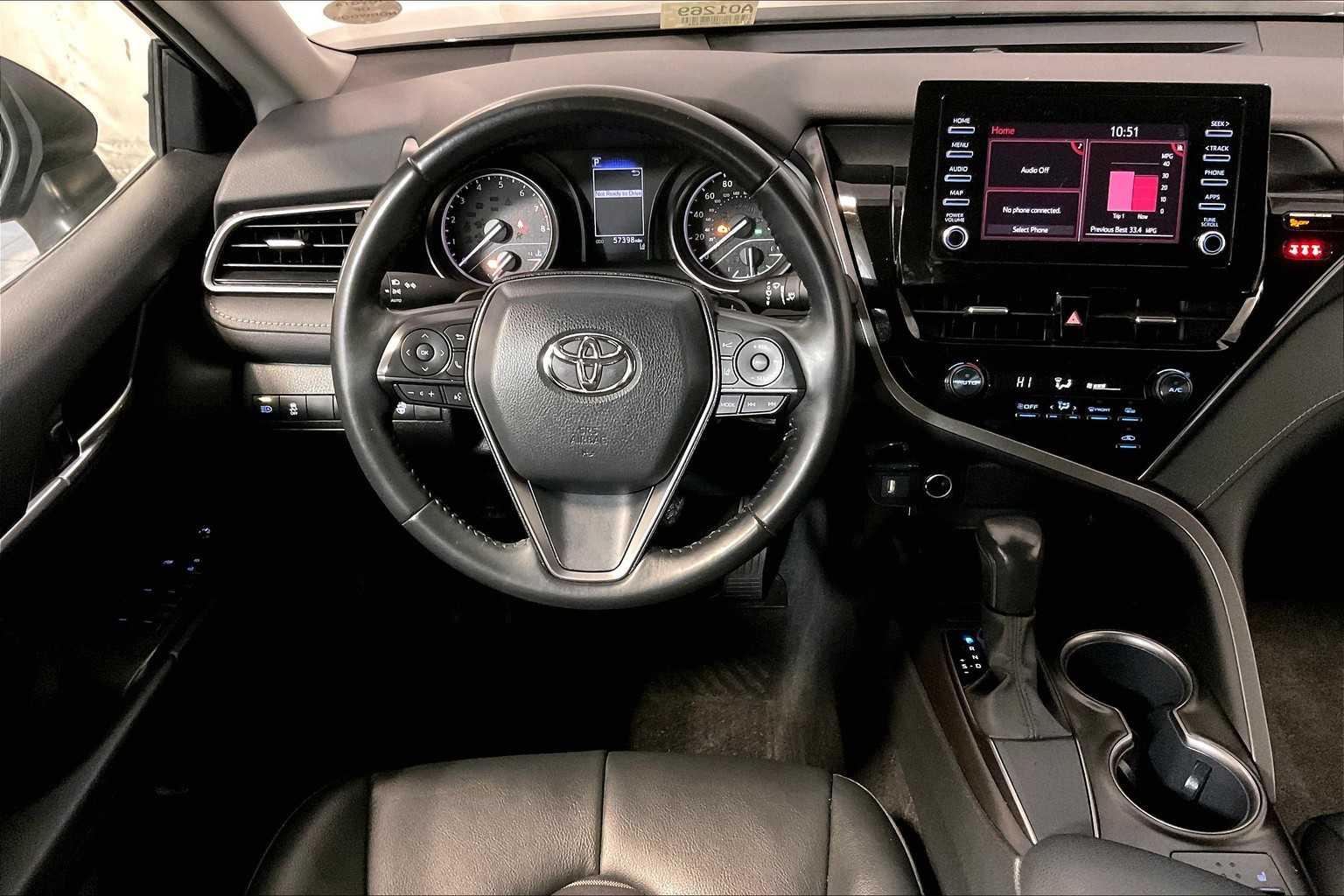 2022 Toyota Camry SE - Photo 17