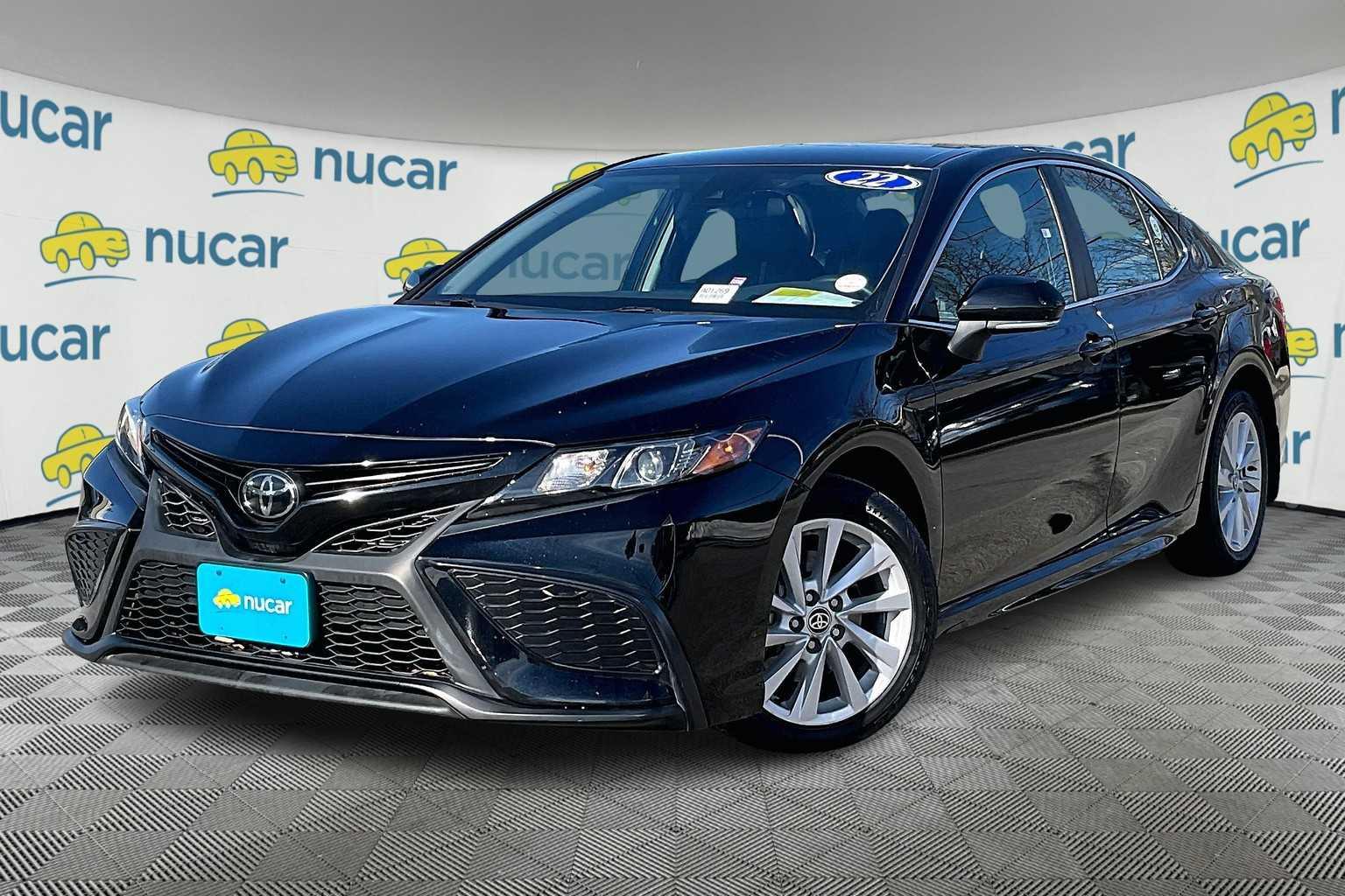 2022 Toyota Camry SE - Photo 3