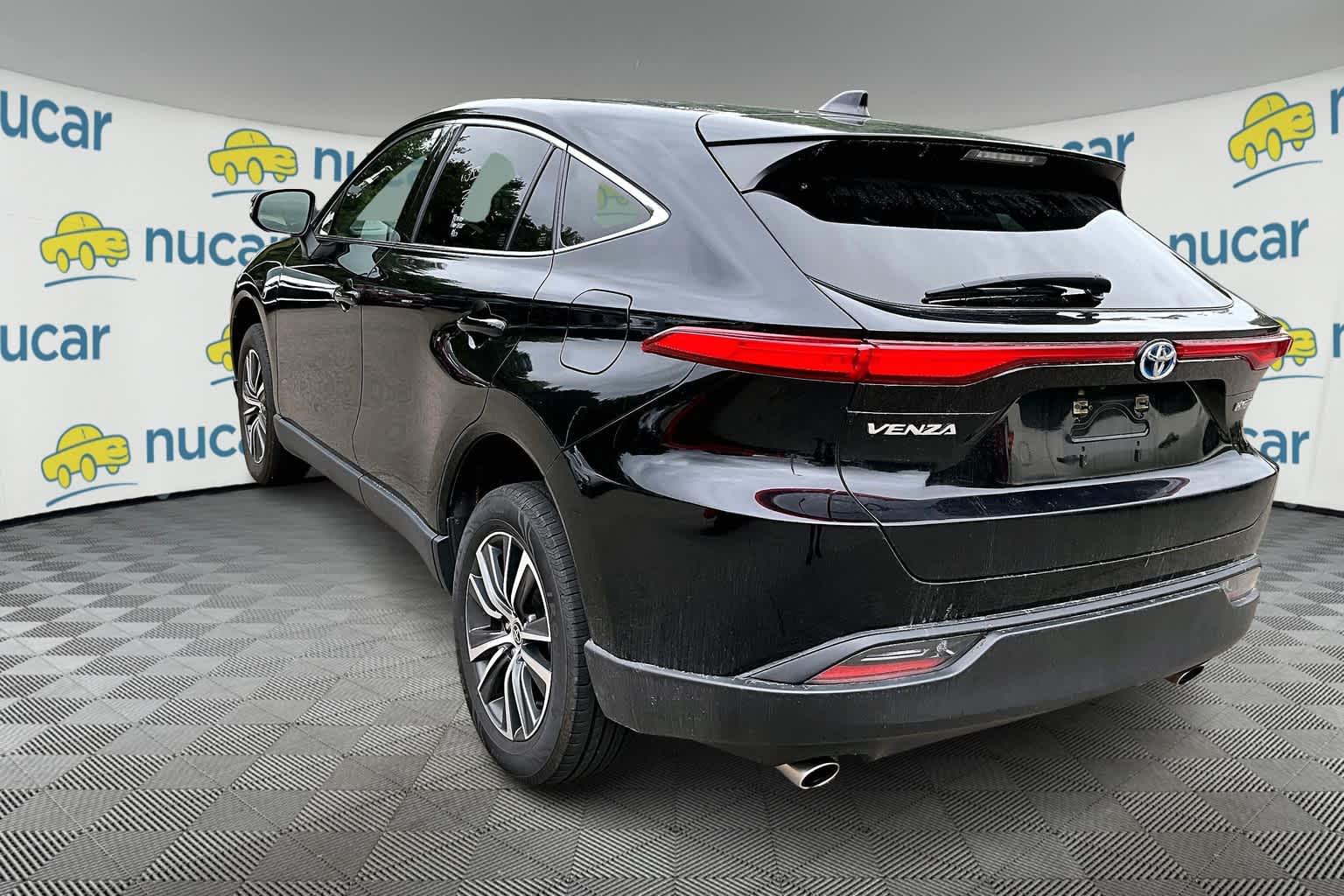 2022 Toyota Venza LE - Photo 3