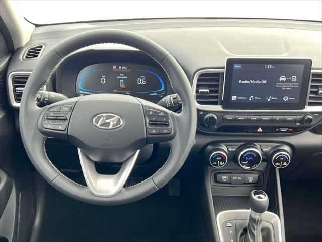 2025 Hyundai Venue SEL - Photo 17