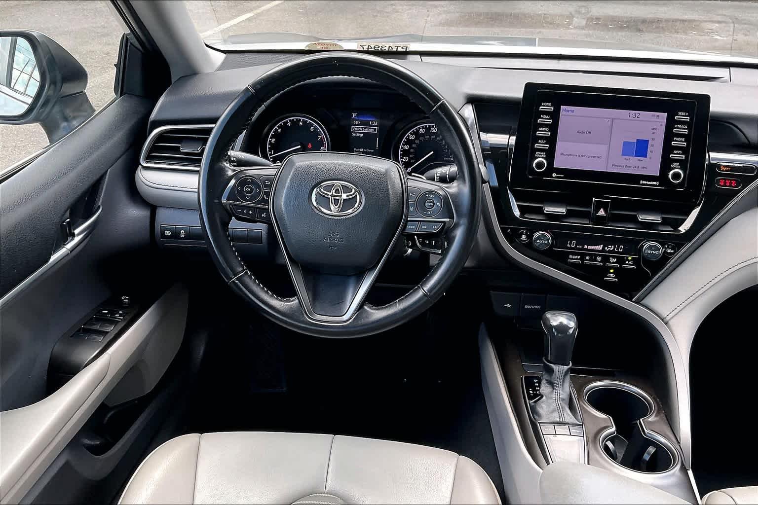 2022 Toyota Camry SE - Photo 17