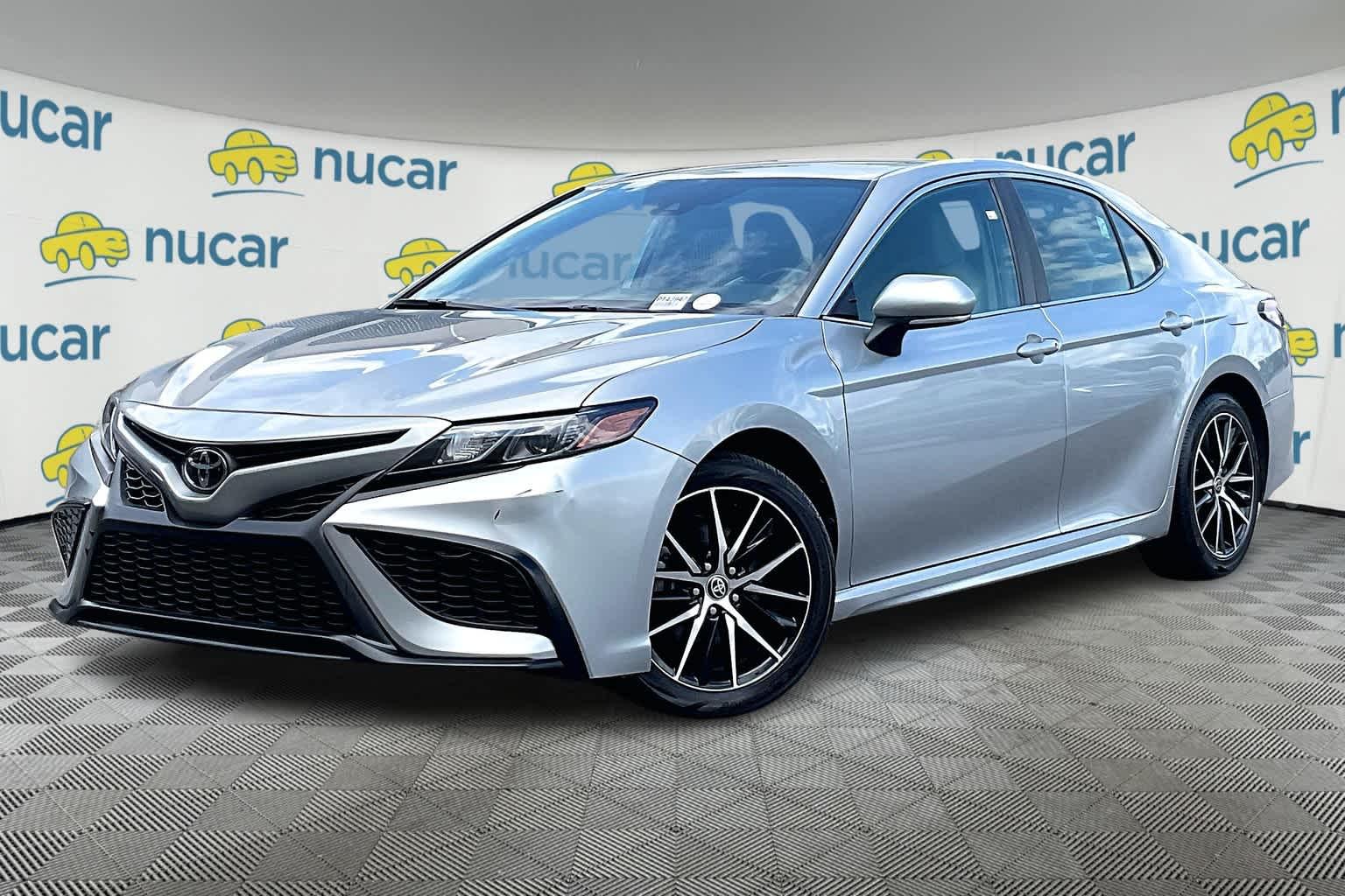 2022 Toyota Camry SE - Photo 3