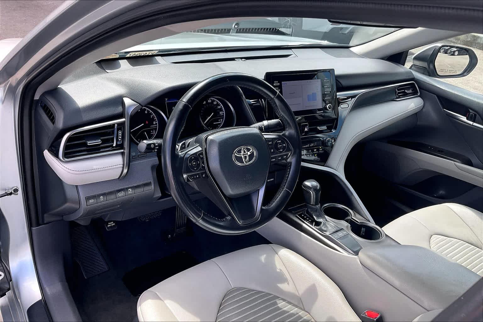 2022 Toyota Camry SE - Photo 8