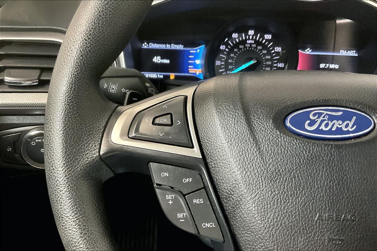 2020 Ford Fusion SE - Photo 22