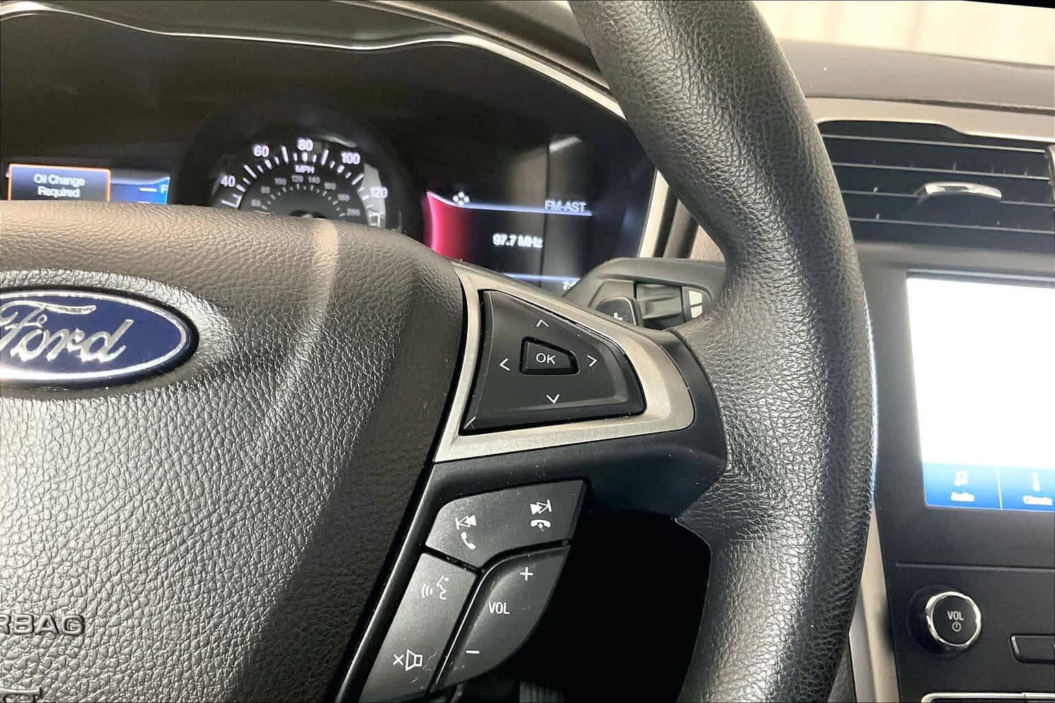 2020 Ford Fusion SE - Photo 23