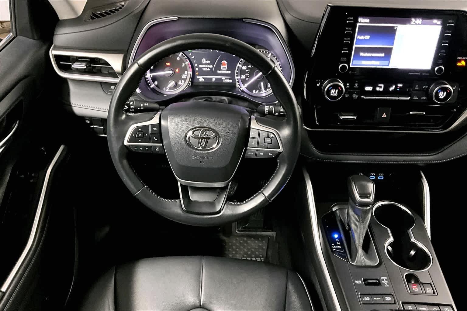 2022 Toyota Highlander XLE - Photo 17