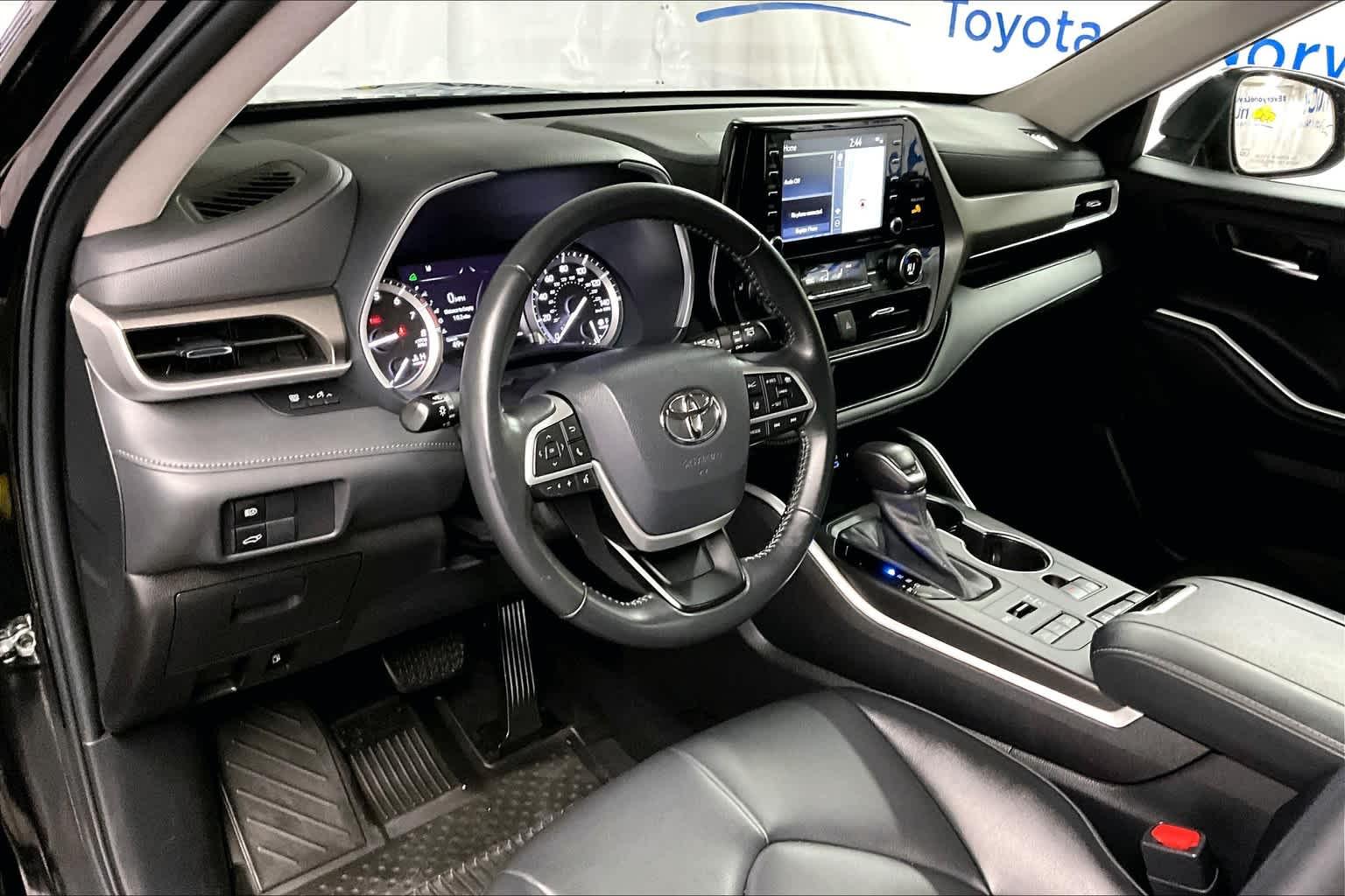 2022 Toyota Highlander XLE - Photo 8