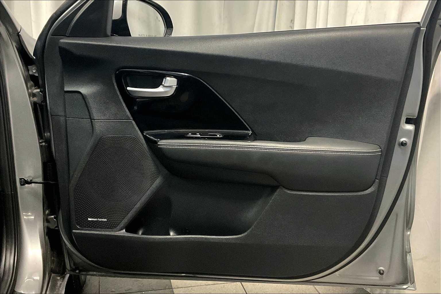 2022 Kia Niro EV EX - Photo 12