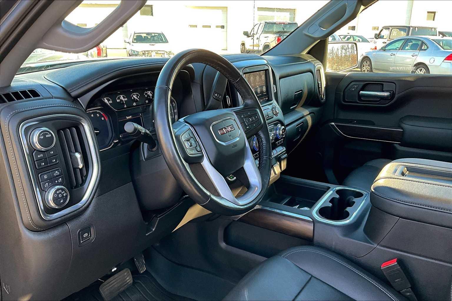 2021 GMC Sierra 1500 SLT 4WD Crew Cab 147 - Photo 8