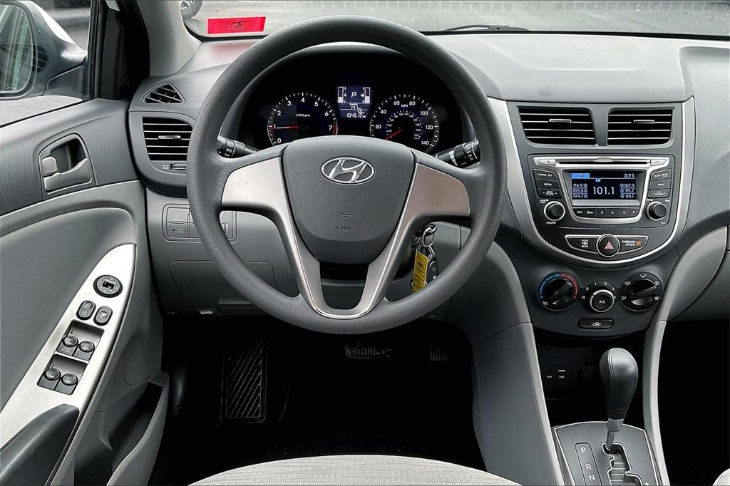 2016 Hyundai Accent SE - Photo 17